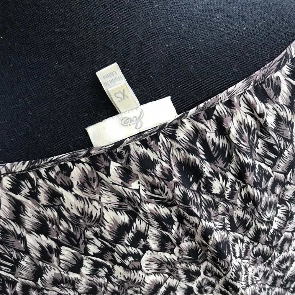 Joie Silk Feather Print Dress Knee Length Gray White Career Swing Dress Size XS - Picture 7 of 7